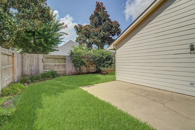 Building Photo - 16011 Belleshire Glen Ln