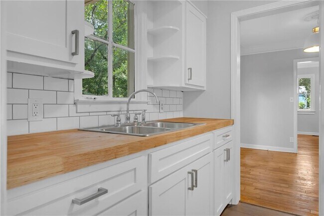 Building Photo - 4805 Chaudron Dr