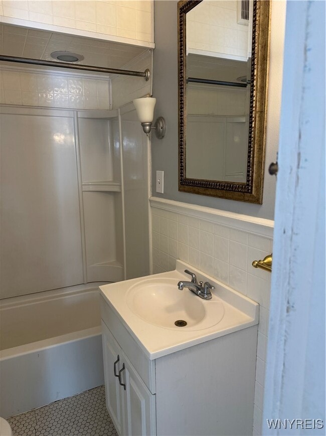 Building Photo - 5 Humphrey Rd