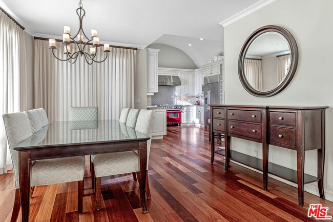 Building Photo - 318 26th St