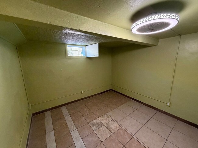 Building Photo - 1124 Nadeau St