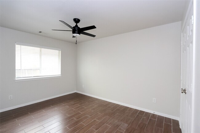 Building Photo - 16243 April Ridge Dr