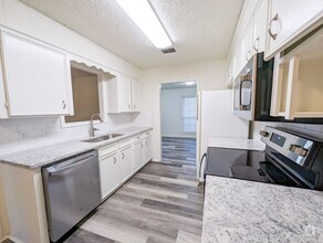 Building Photo - Newly Remodeled 3 bed/ 2 bath home in Coun...