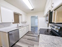 Building Photo - Newly Remodeled 3 bed/ 2 bath home in Coun...