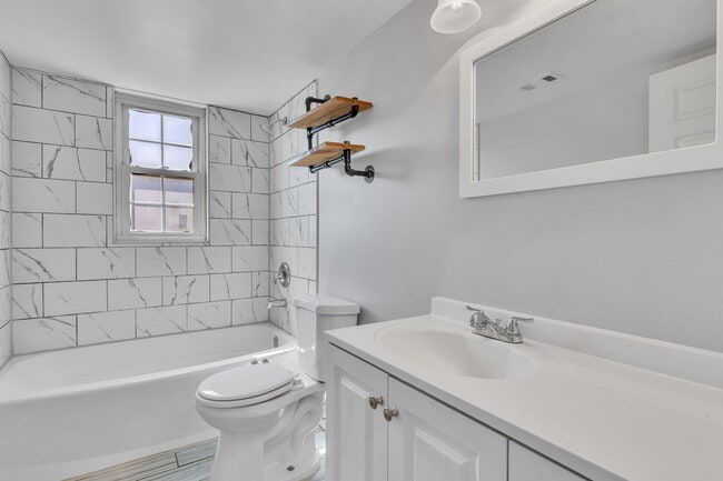 Building Photo - 2 Bedroom with Loft in Old Town North