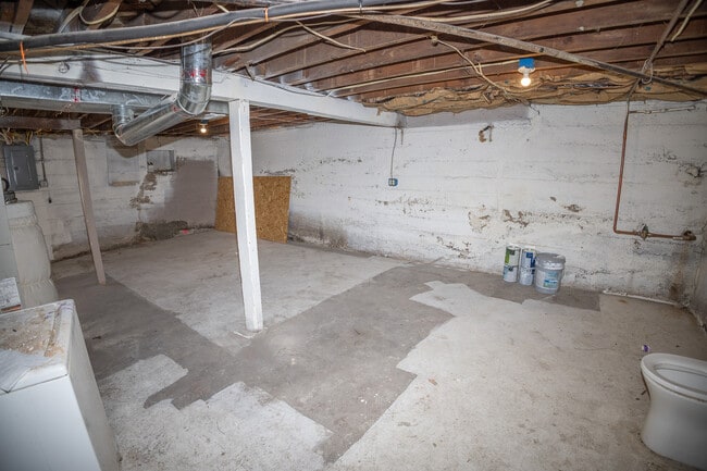 Building Photo - 421 Marshall St