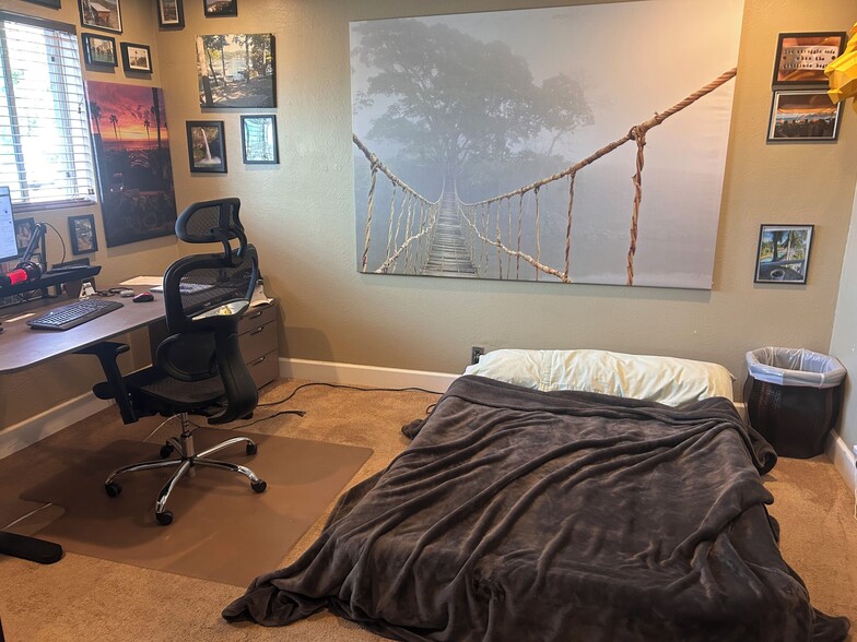 Building Photo - 6613 E Belleview St