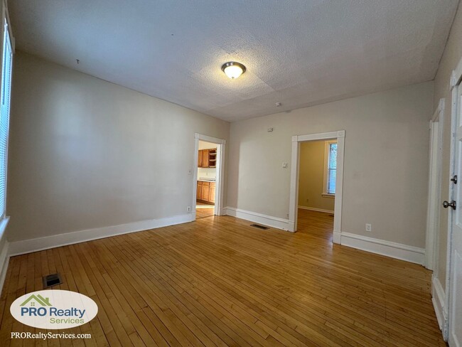 Building Photo - 2208 NE 2nd St