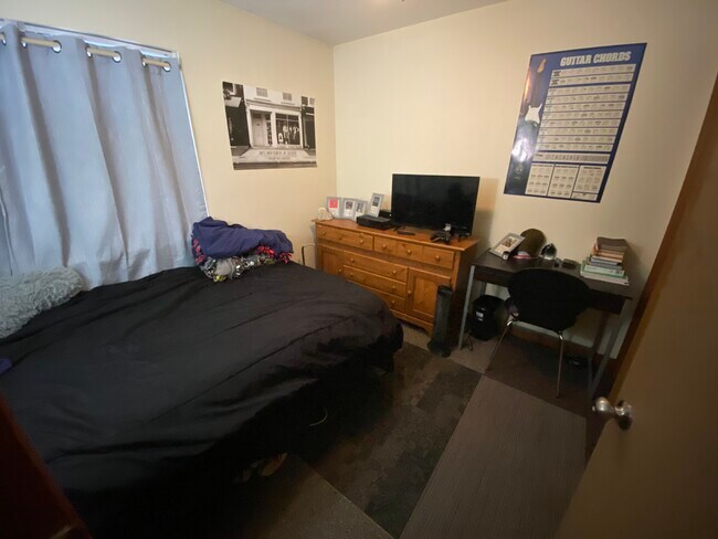 2nd Floor Bedroom - 668 E Buchtel Ave