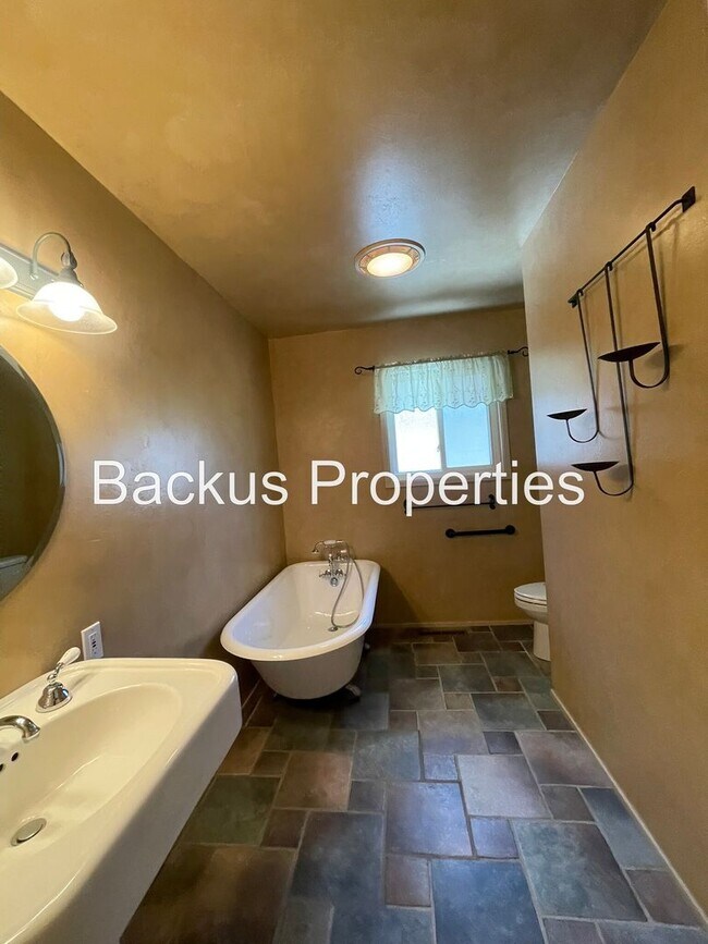 Building Photo - Beautiful home in the Heart of Monterey