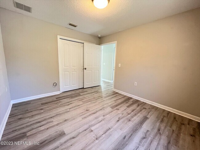 Building Photo - 1044 Bruen St
