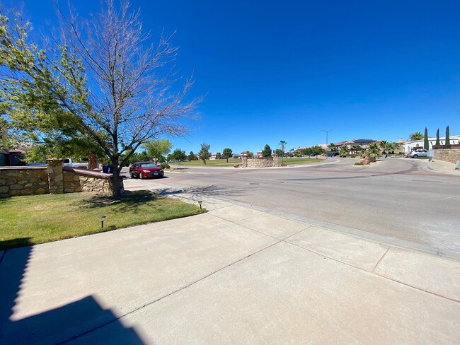 Building Photo - East El Paso 4bed across from Park