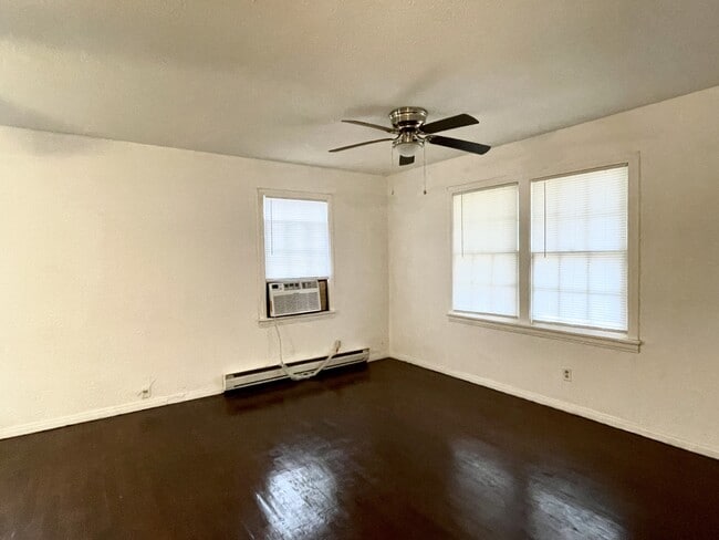 Building Photo - 1527 1st Ave SW