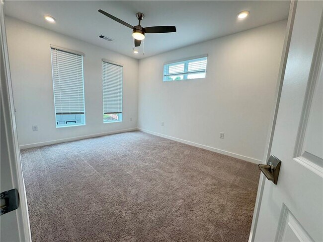 Building Photo - 371 Grant Cir SE