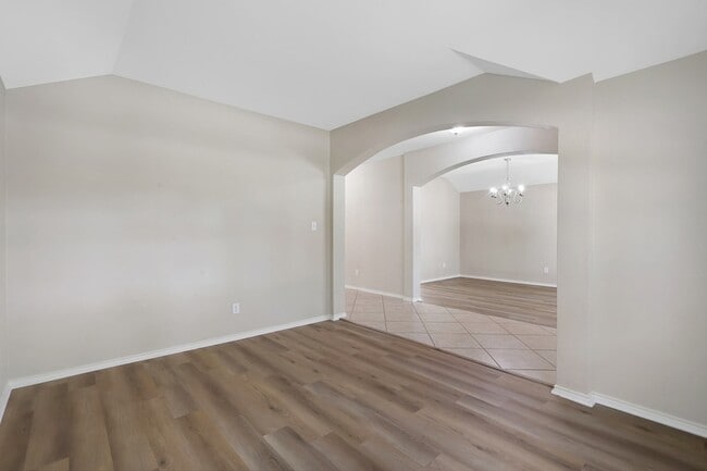 Building Photo - 26507 Abbey Springs Ln