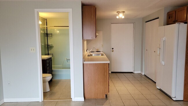 Building Photo - 145 Pleasant St