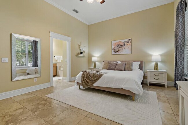 Building Photo - 611 S Orleans Ave