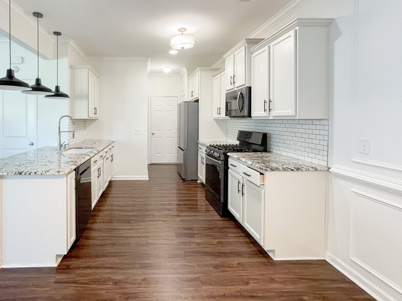 Kitchen - 10205 Sam Meeks Rd