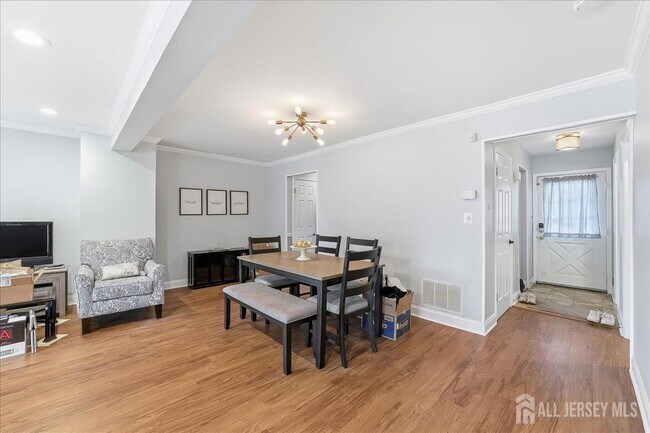 Building Photo - 2606 Trafalgar Square