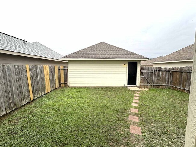 Building Photo - 6337 Mountain Pines Ln