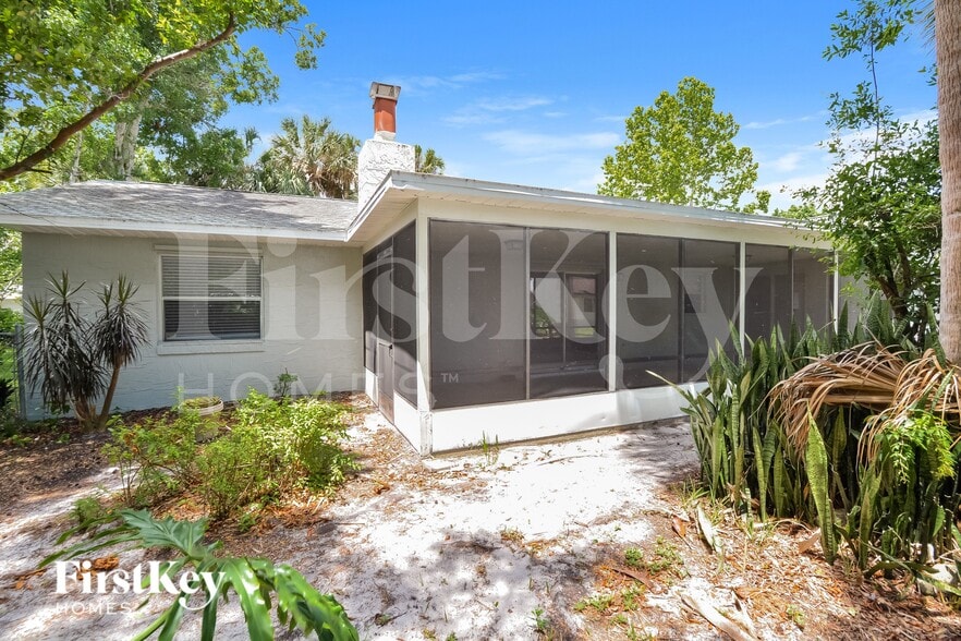 Building Photo - 833 Pine Forest Trail W