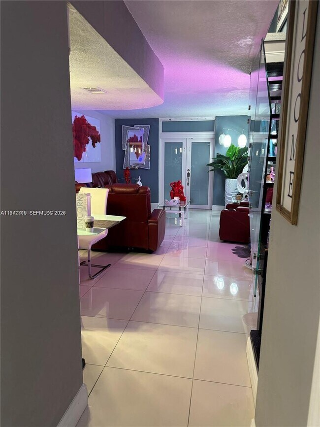 Building Photo - 3870 W 8th Ln