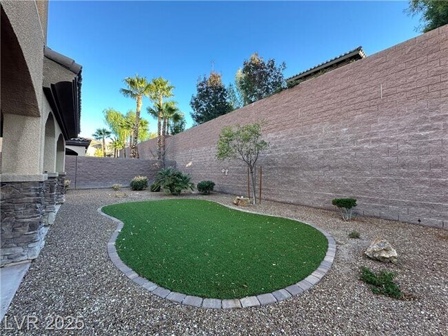 Building Photo - 2321 Martinique Ave