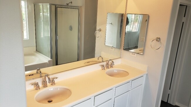 Building Photo - 1343 Estel Dr