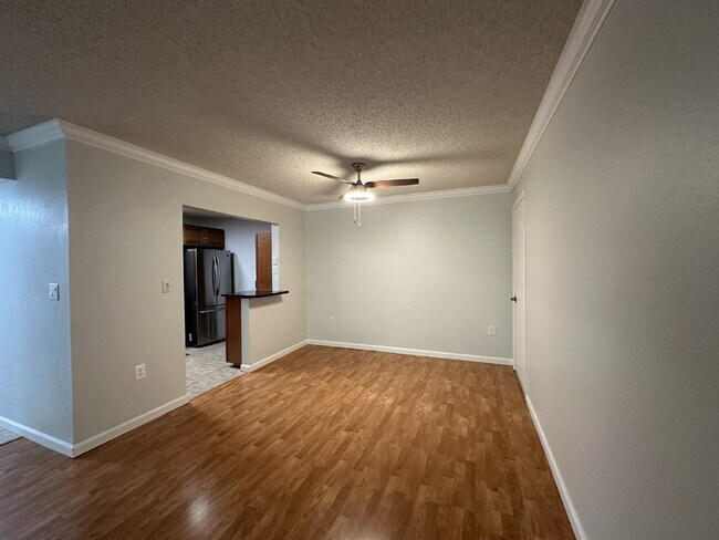Building Photo - 2 bedroom, 2 bathroom condo across from th...
