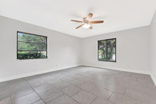 Building Photo - 10251 NW 39th Ct