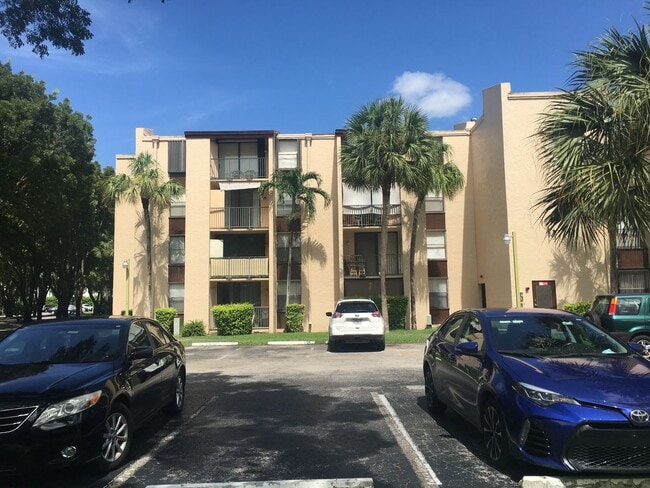 Building Photo - PROMENADE AT KENDALL LAKES - BEST PRICED 1 BEDROOM/1 BATH IN KENDALL