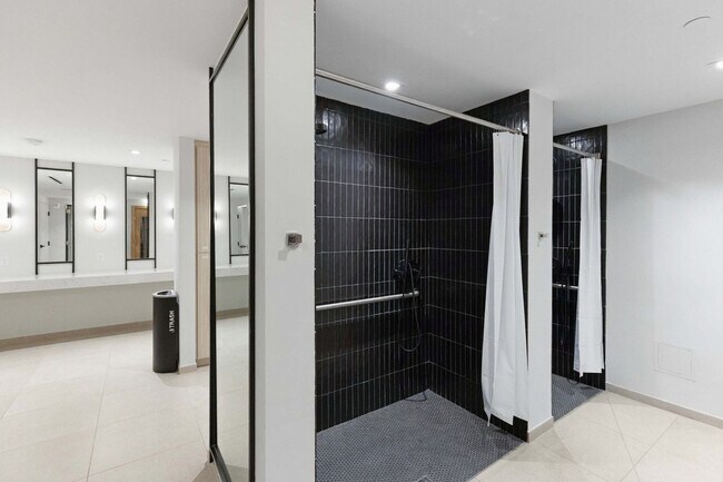 Building Photo - 225 N Miami Ave