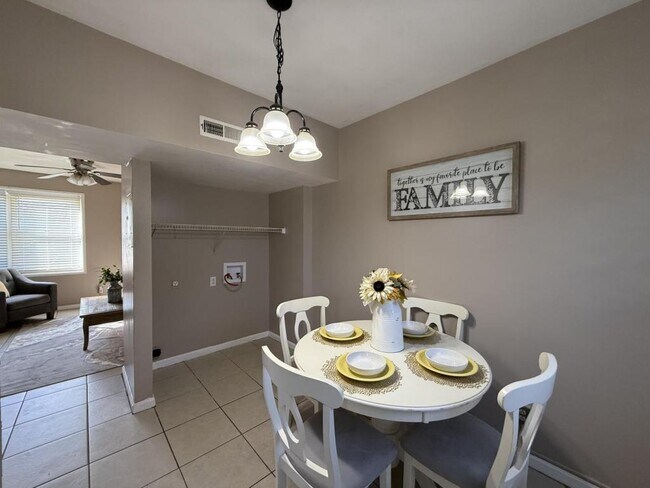 Building Photo - 1802 La Salle Pl