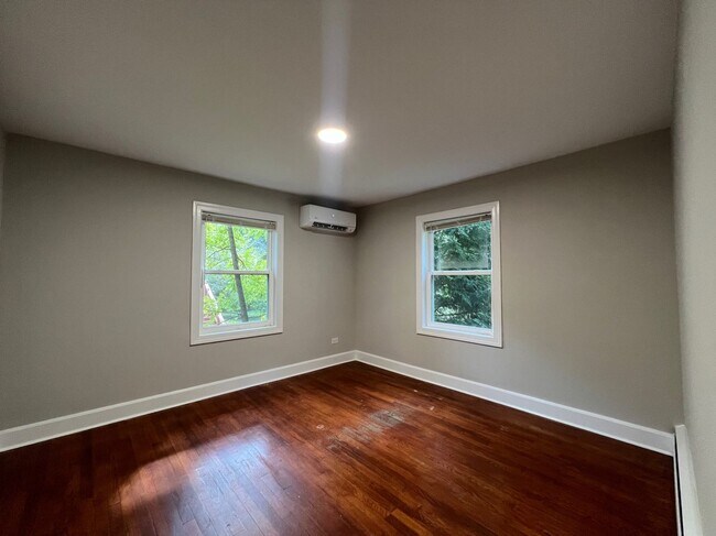 Building Photo - Nicely Updated, Pet-Friendly Fry's Spring Duplex