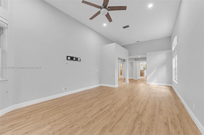 Building Photo - 2587 Jardin Ct