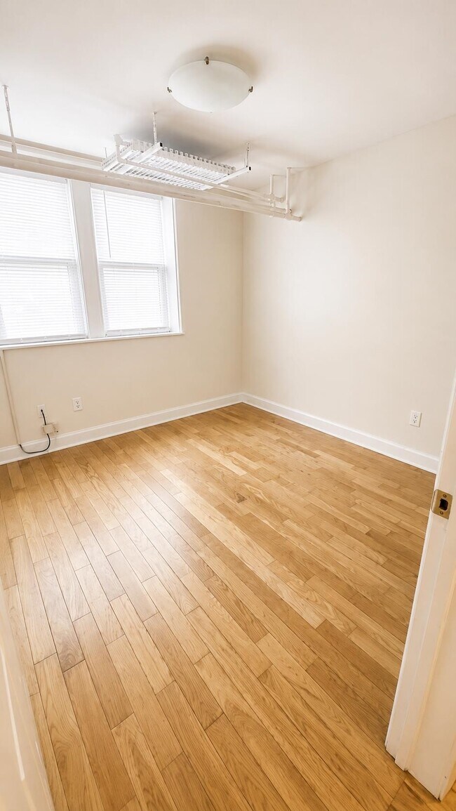 Building Photo - 149 Bentley Ave
