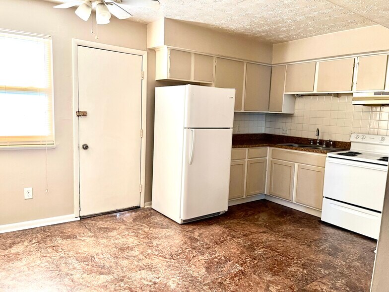 Primary Photo - 1120 Johnson Ave