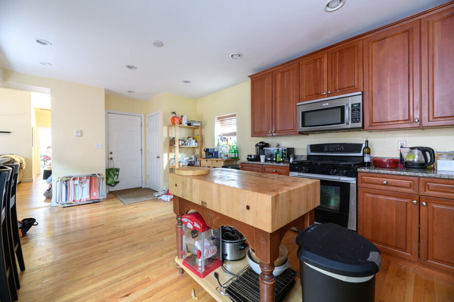 Building Photo - 57 Otis St