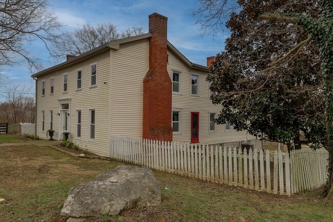 Building Photo - 329 Grayson St