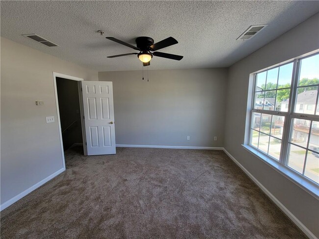 Building Photo - 605 Market Pl Ln