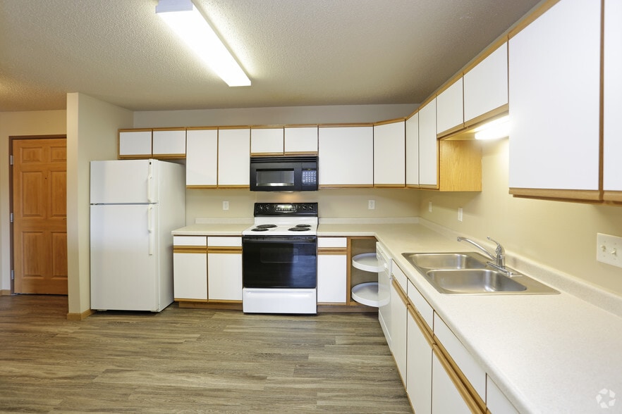 Eagle Lake Apartments 3412 5th St W West Fargo ND 58078 Apartment
