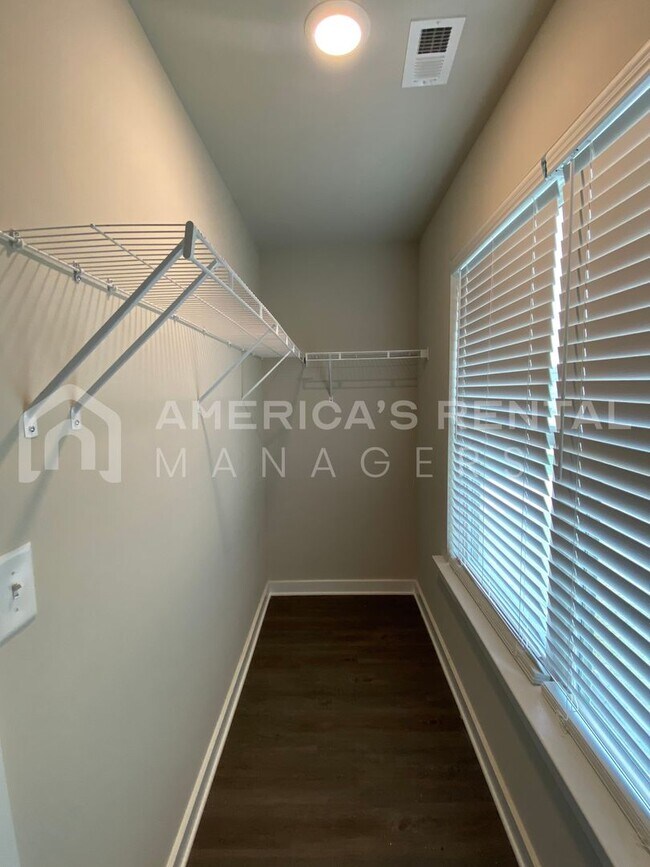 Building Photo - Home for Rent in Jemison, AL! Available to View!