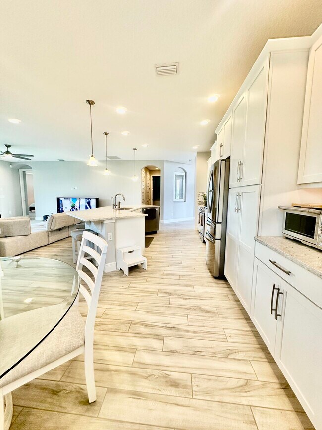 Building Photo - 3044 Trasona Dr