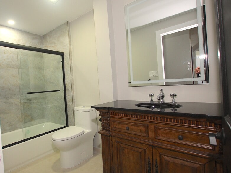 Building Photo - 5016 Seminole St