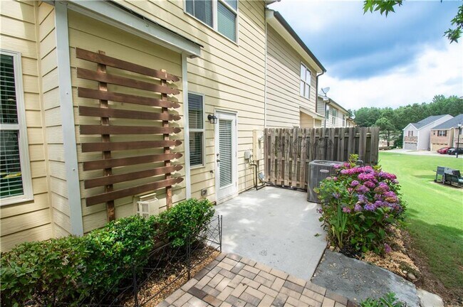 Building Photo - 162 Townview Dr