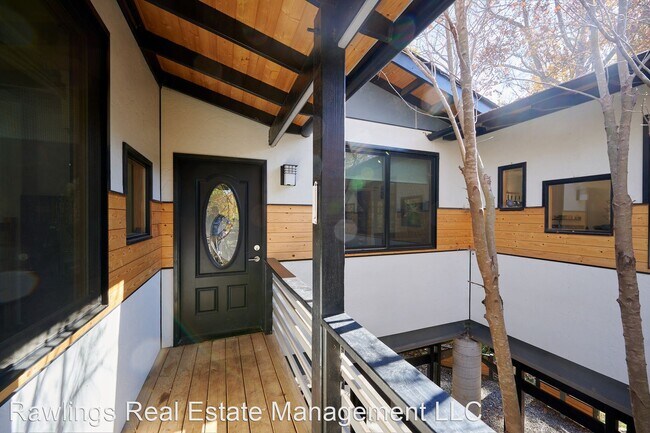 Building Photo - 2 br, 1 bath House - 221 Azalea Road E