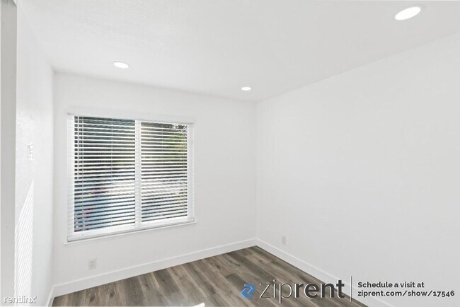 Building Photo - 3 br, 2 bath House - 999 Rawlings Drive, S...