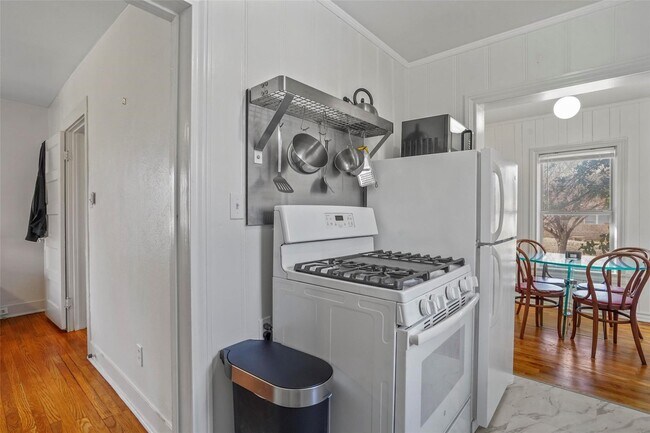 Building Photo - Apartment in Arlington Heights