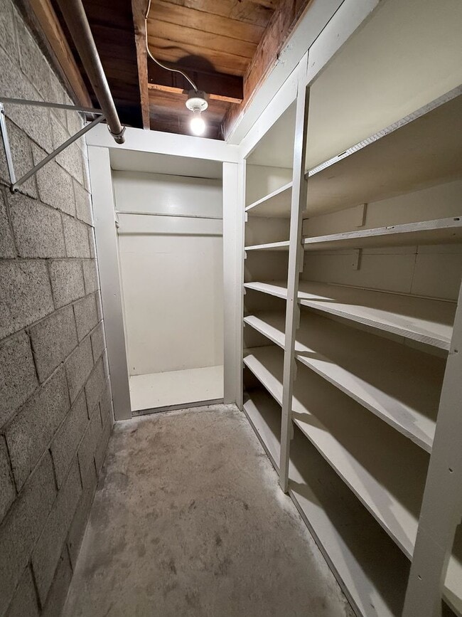 Building Photo - Spacious and Well-Equipped 3 Bed Spokane H...