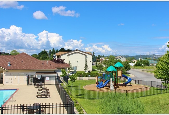 Pool - Parkside at Mirabeau